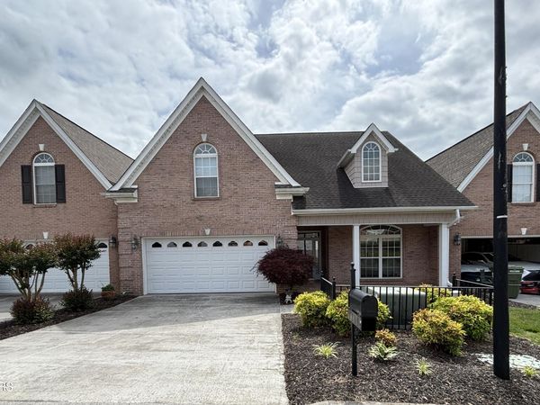 1111 Creekside Village Way, Seymour, TN 37865