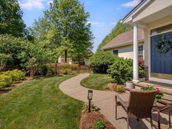 18 Wyckoff Way, Chester, NJ 07930