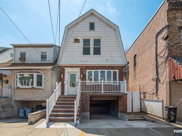 136 56th Street, BAYONNE, NJ 07002