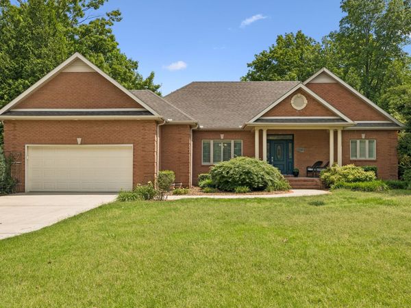 353 Waters Edge Dr, Estill Springs, TN 37330
