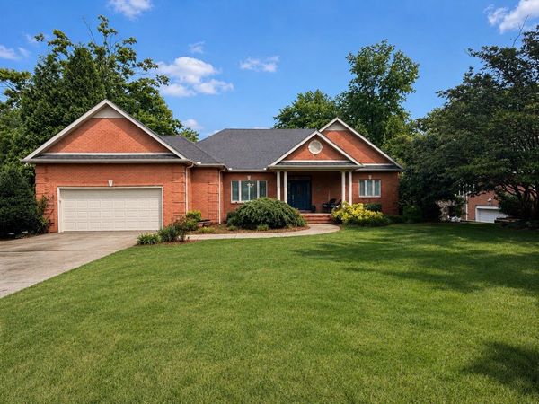 353 Waters Edge Dr, Estill Springs, TN 37330