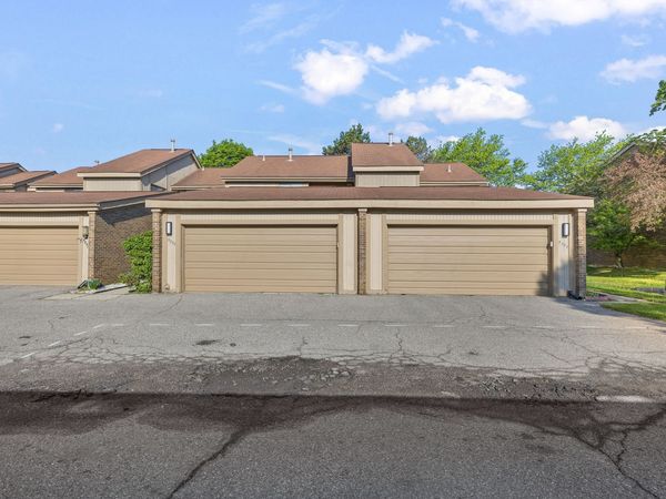 5353 Wright Way W, West Bloomfield, MI 48322