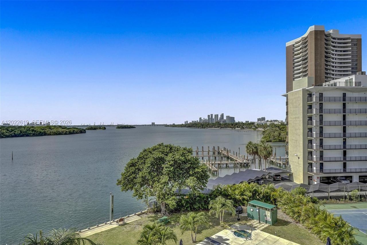 880 NE 69th St , Unit 5G, Miami, FL 33138 Photo