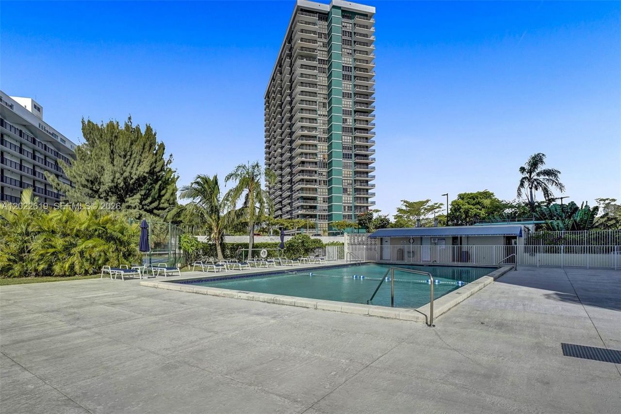 880 NE 69th St , Unit 5G, Miami, FL 33138 Photo