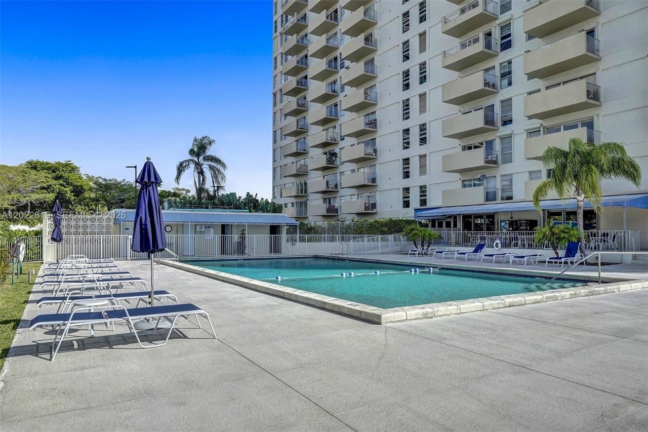 880 NE 69th St , Unit 5G, Miami, FL 33138 Photo