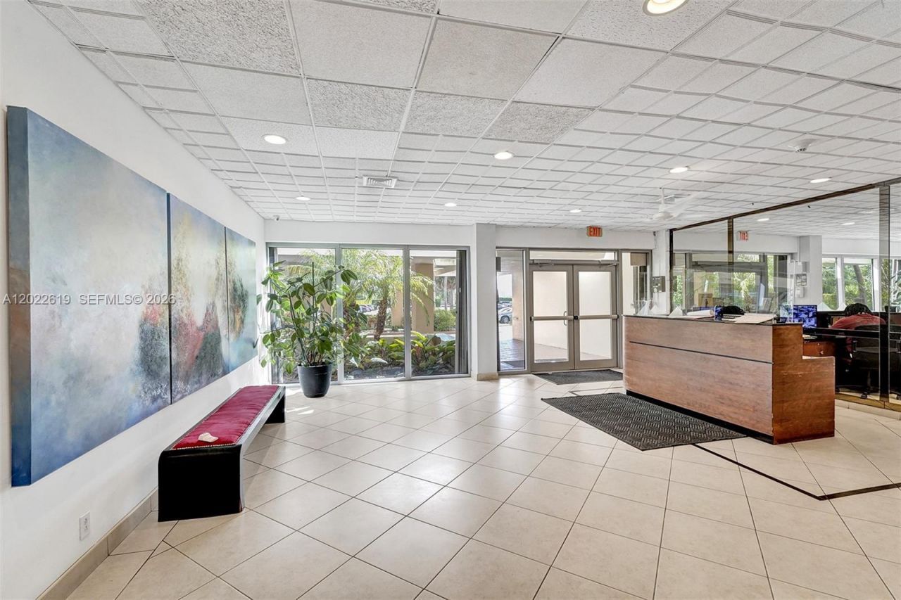 880 NE 69th St , Unit 5G, Miami, FL 33138 Photo