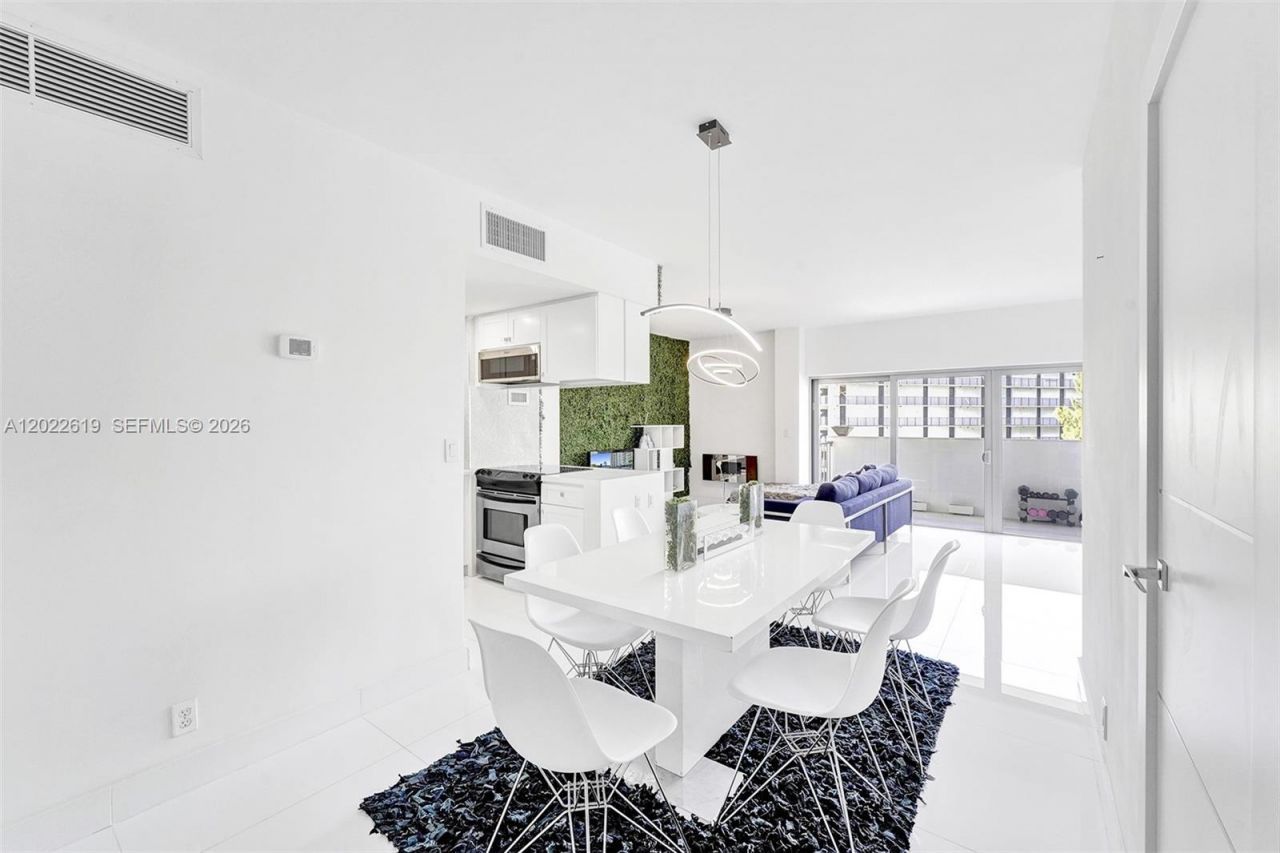 880 NE 69th St , Unit 5G, Miami, FL 33138 Photo