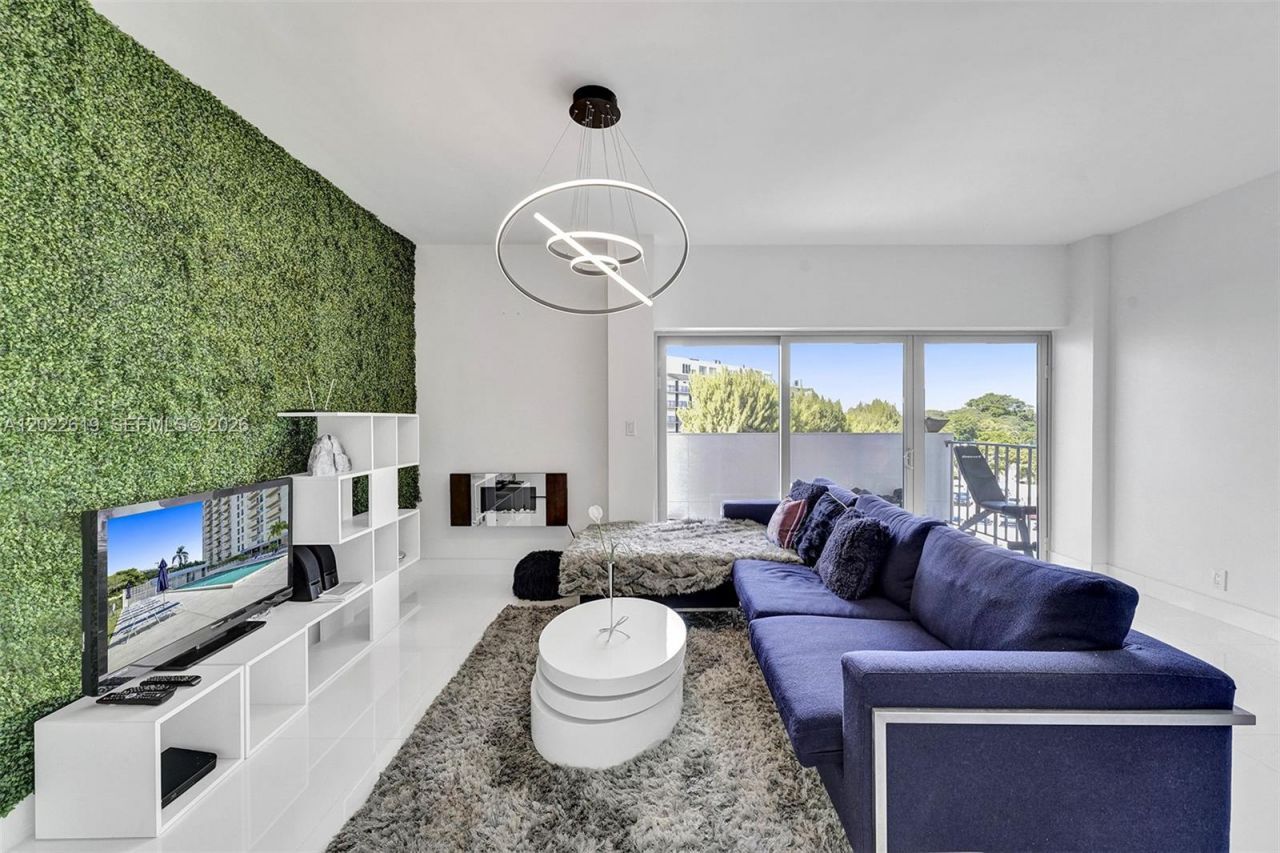 880 NE 69th St , Unit 5G, Miami, FL 33138 Photo