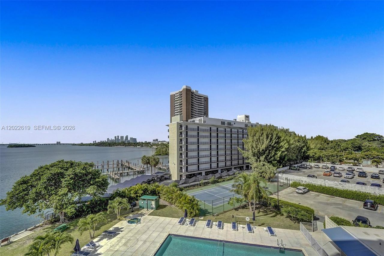 880 NE 69th St , Unit 5G, Miami, FL 33138 Photo