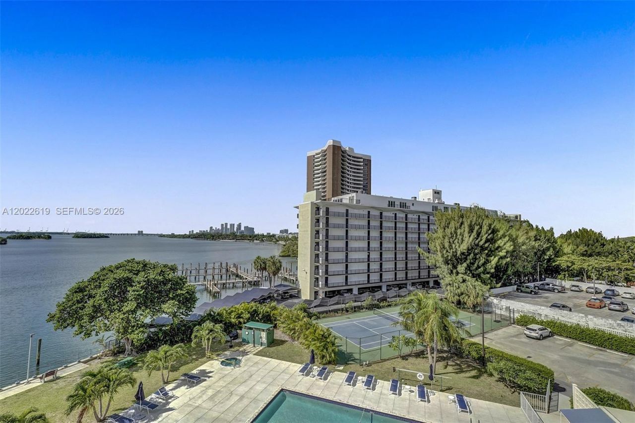 880 NE 69th St , Unit 5G, Miami, FL 33138 Photo