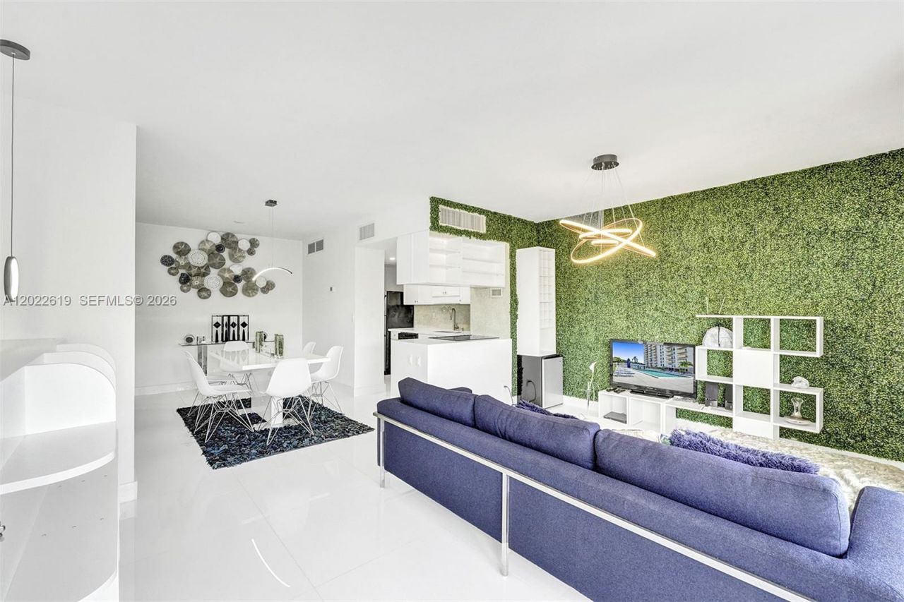 880 NE 69th St , Unit 5G, Miami, FL 33138 Photo