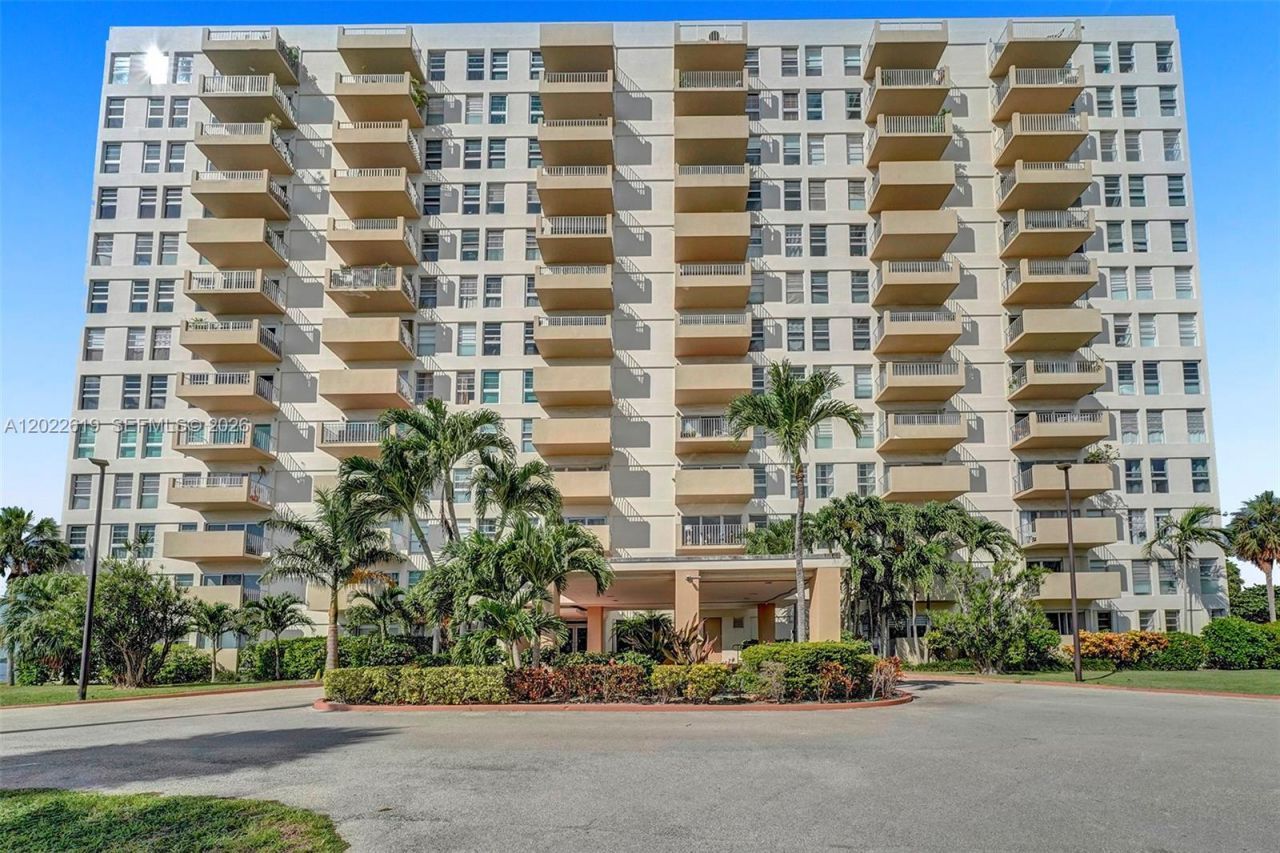 880 NE 69th St , Unit 5G, Miami, FL 33138 Photo