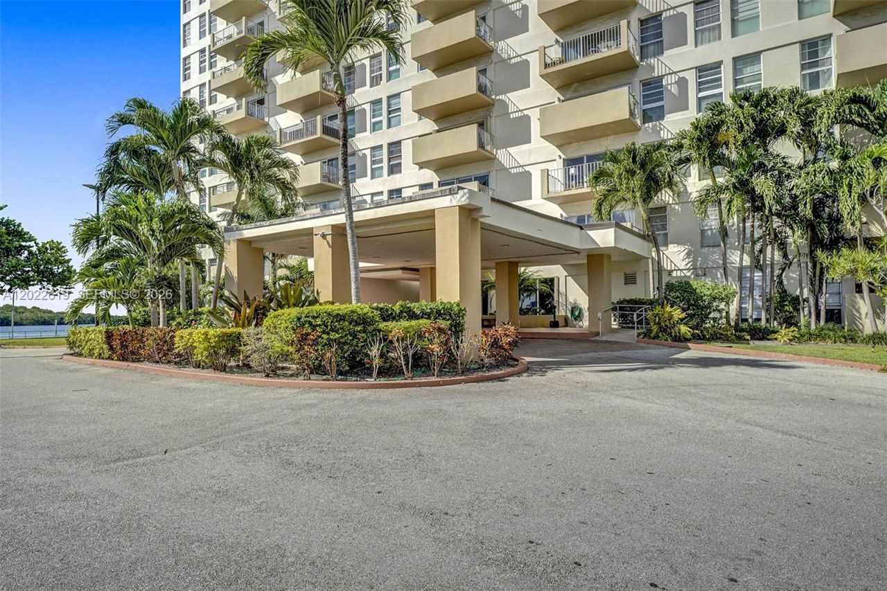 880 NE 69th St , Unit 5G, Miami, FL 33138 Photo