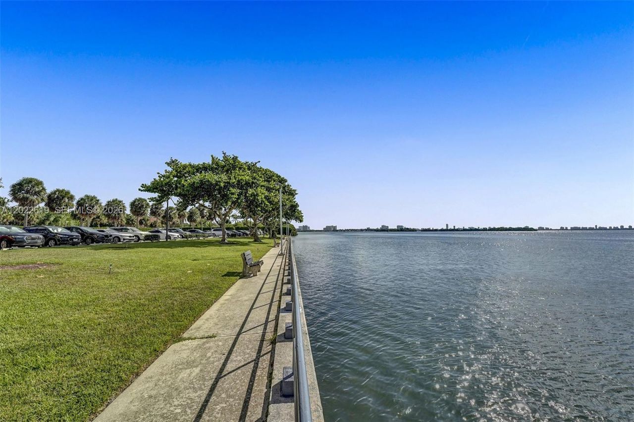 880 NE 69th St , Unit 5G, Miami, FL 33138 Photo