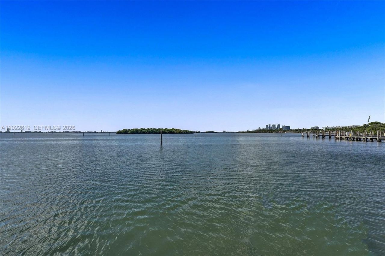 880 NE 69th St , Unit 5G, Miami, FL 33138 Photo