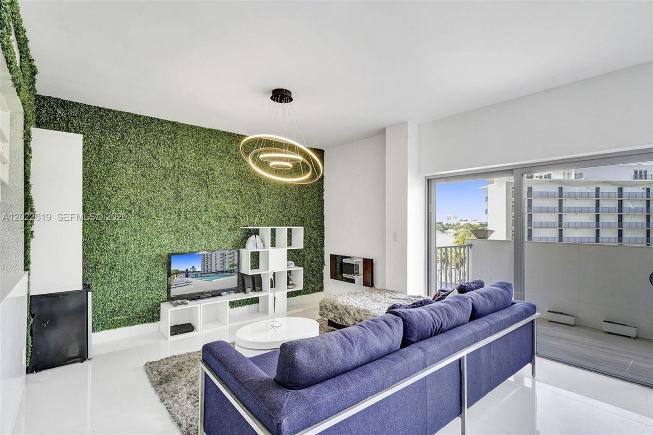 880 NE 69th St , Unit 5G, Miami, FL 33138 Photo