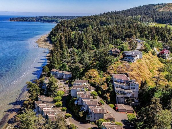 4771 Cordova Bay Rd, Unit #1, Saanich, BC V8Y 2J7
