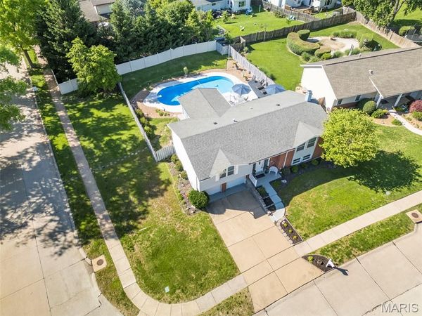 12741 Parkway Estates Drive, St Louis, MO 63146