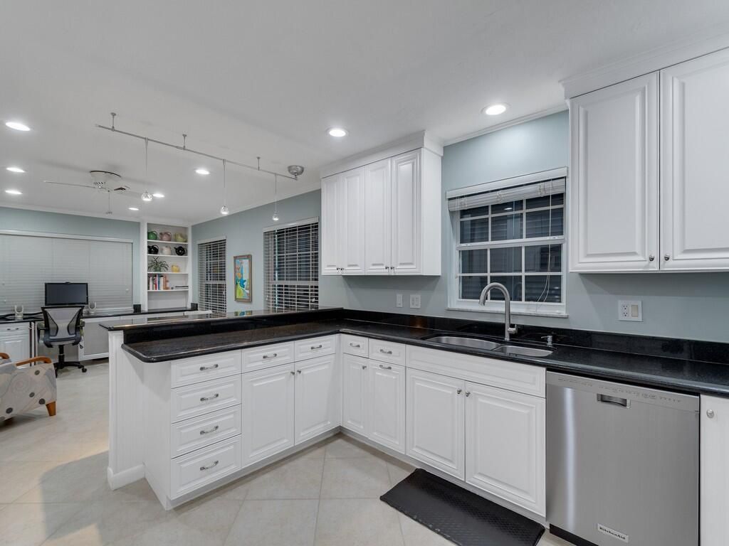 2301 Avalon Avenue, Vero Beach, FL 32960 Photo