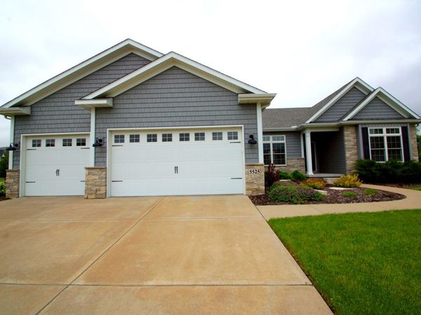 5525 WILLMEYER Drive , Bettendorf, IA 52722