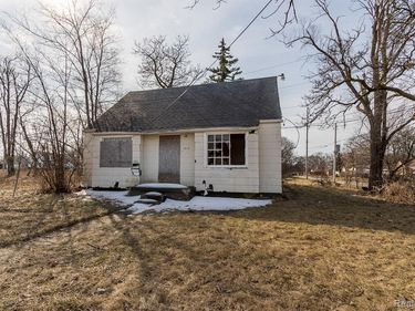 1013 W Pasadena Avenue, Flint, MI 48504