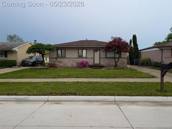 16318 Wellington Avenue, Roseville, MI 48066