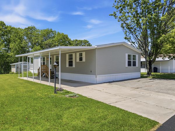 140 Tamarack Avenue NE, Cedar Springs, MI 49319