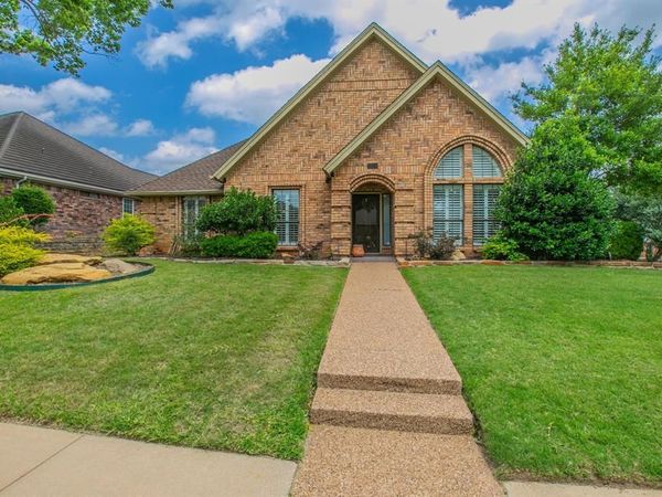 1925 Glenbrook Court, Bedford, TX 76021