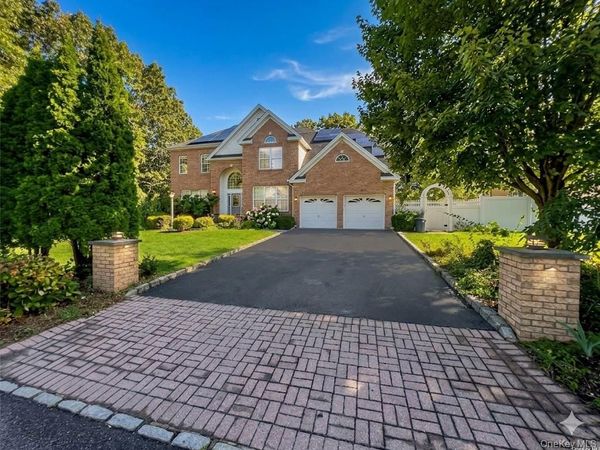 39 Independence Way, Miller Place, NY 11764