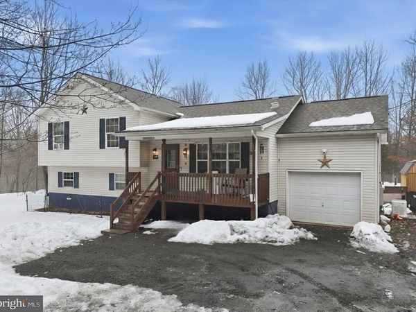 199 MAGIC MOUNTAIN ROAD , HENRYVILLE, PA 18332