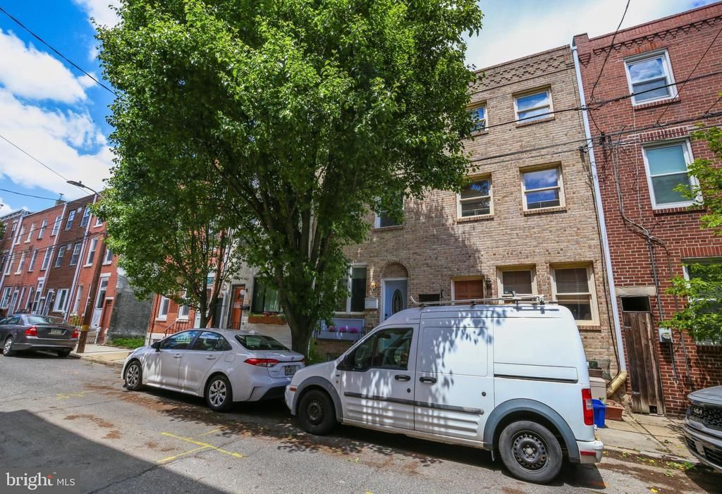321 Titan Street, Philadelphia, PA 19147 Main Photo