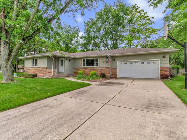 8784 W Oakwood Drive , St. John, IN 46373