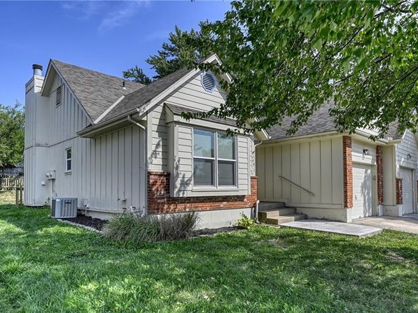 749 SE CLAREMONT Street, Lee's Summit, MO 64063