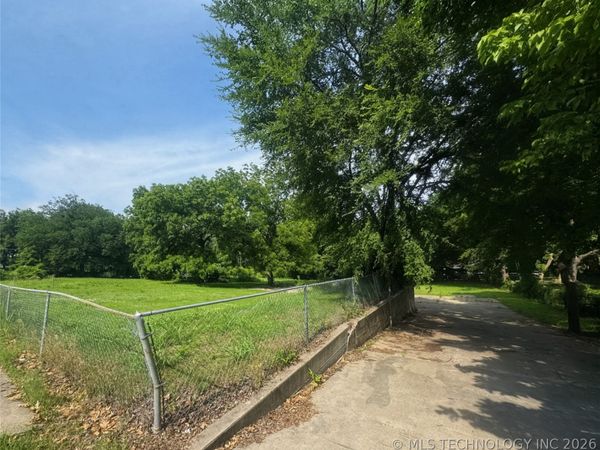 2239 N Erie Avenue E, Tulsa, OK 74115