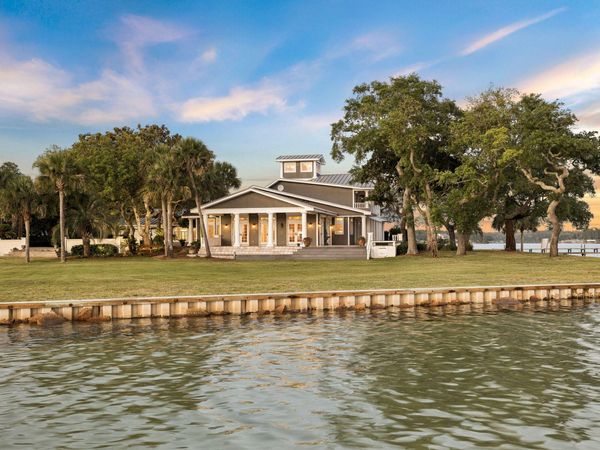 11 Paradise Point Road, Shalimar, FL 32579