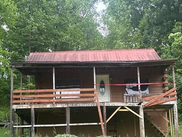 1646 CEDGAP Road, Louisa, KY 41230