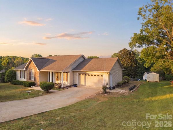 3842 Serenity Drive, Hickory, NC 28602