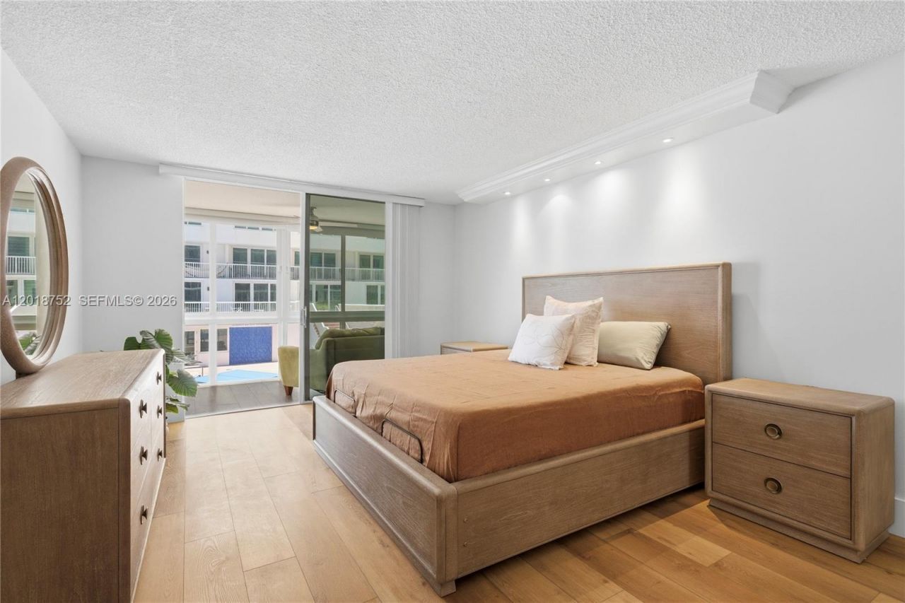 5401 Collins Ave, Unit 102, Miami Beach, FL 33140 Photo