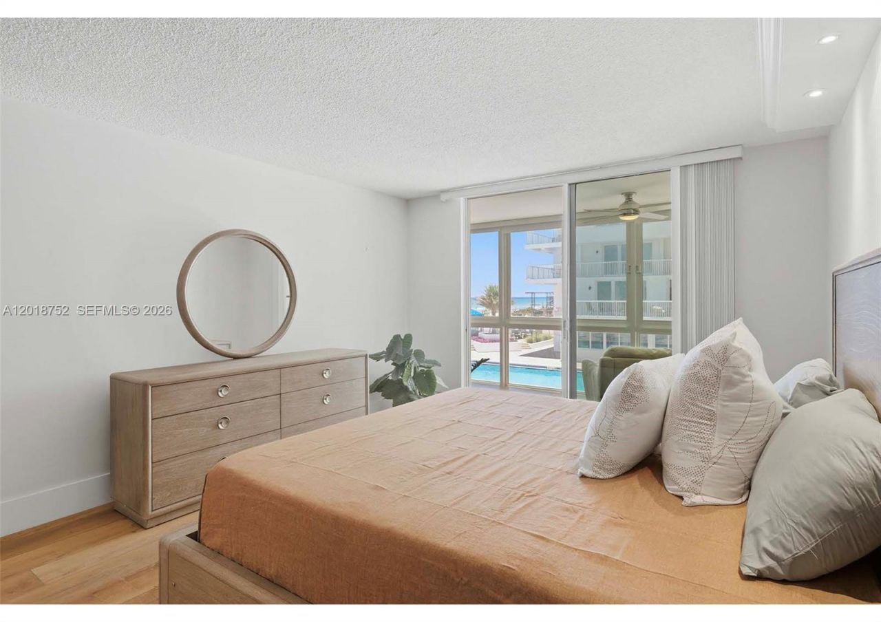 5401 Collins Ave, Unit 102, Miami Beach, FL 33140 Photo