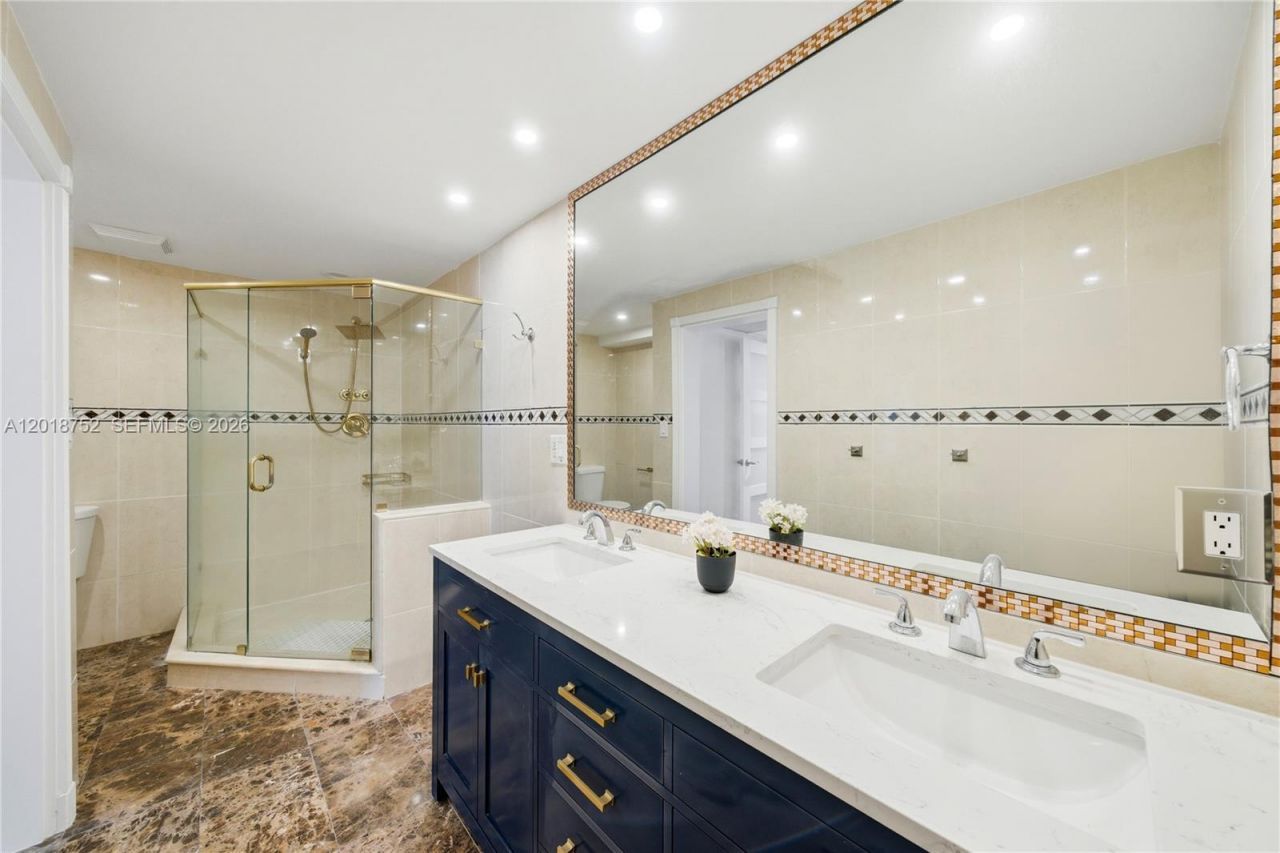 5401 Collins Ave, Unit 102, Miami Beach, FL 33140 Photo