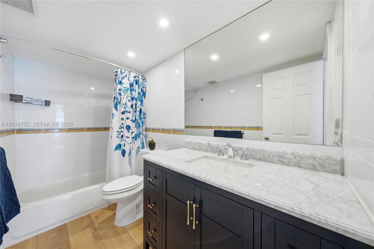 5401 Collins Ave, Unit 102, Miami Beach, FL 33140 Photo