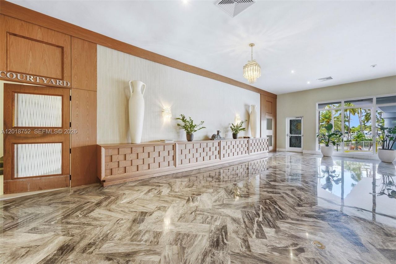 5401 Collins Ave, Unit 102, Miami Beach, FL 33140 Photo
