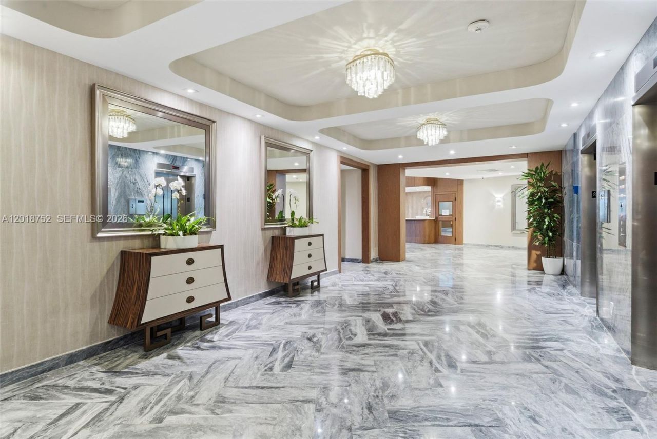 5401 Collins Ave, Unit 102, Miami Beach, FL 33140 Photo