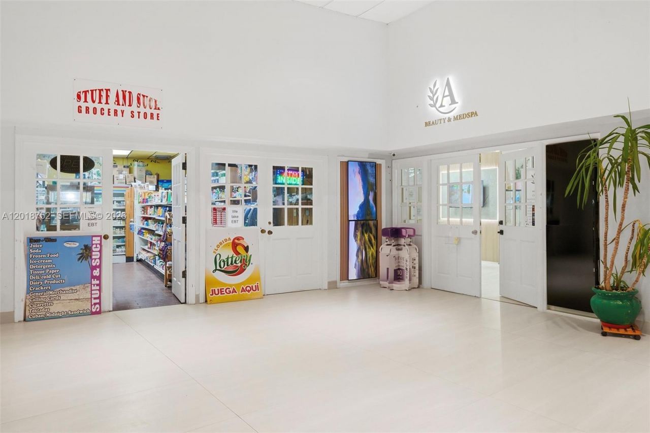5401 Collins Ave, Unit 102, Miami Beach, FL 33140 Photo