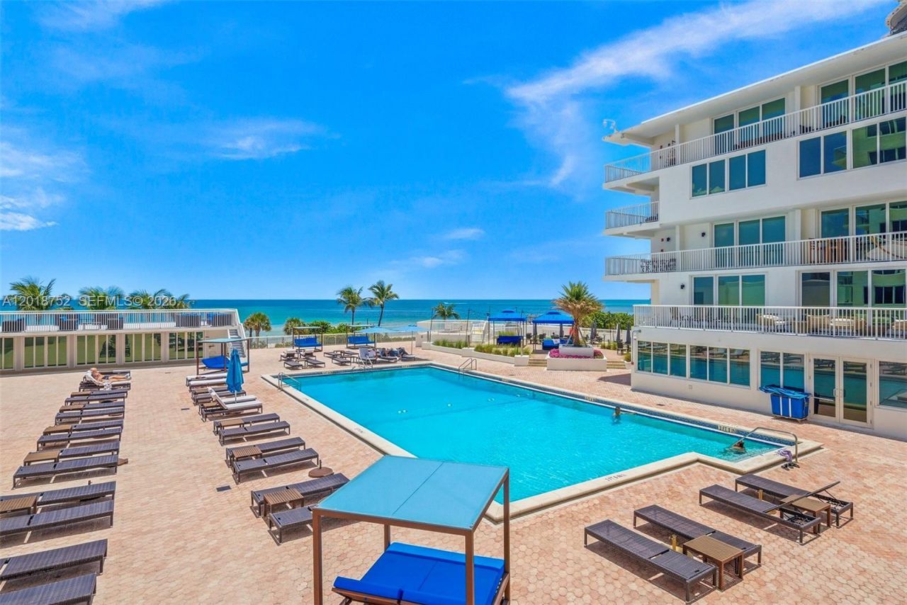 5401 Collins Ave, Unit 102, Miami Beach, FL 33140 Photo