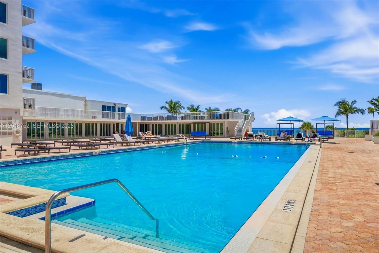 5401 Collins Ave, Unit 102, Miami Beach, FL 33140 Photo
