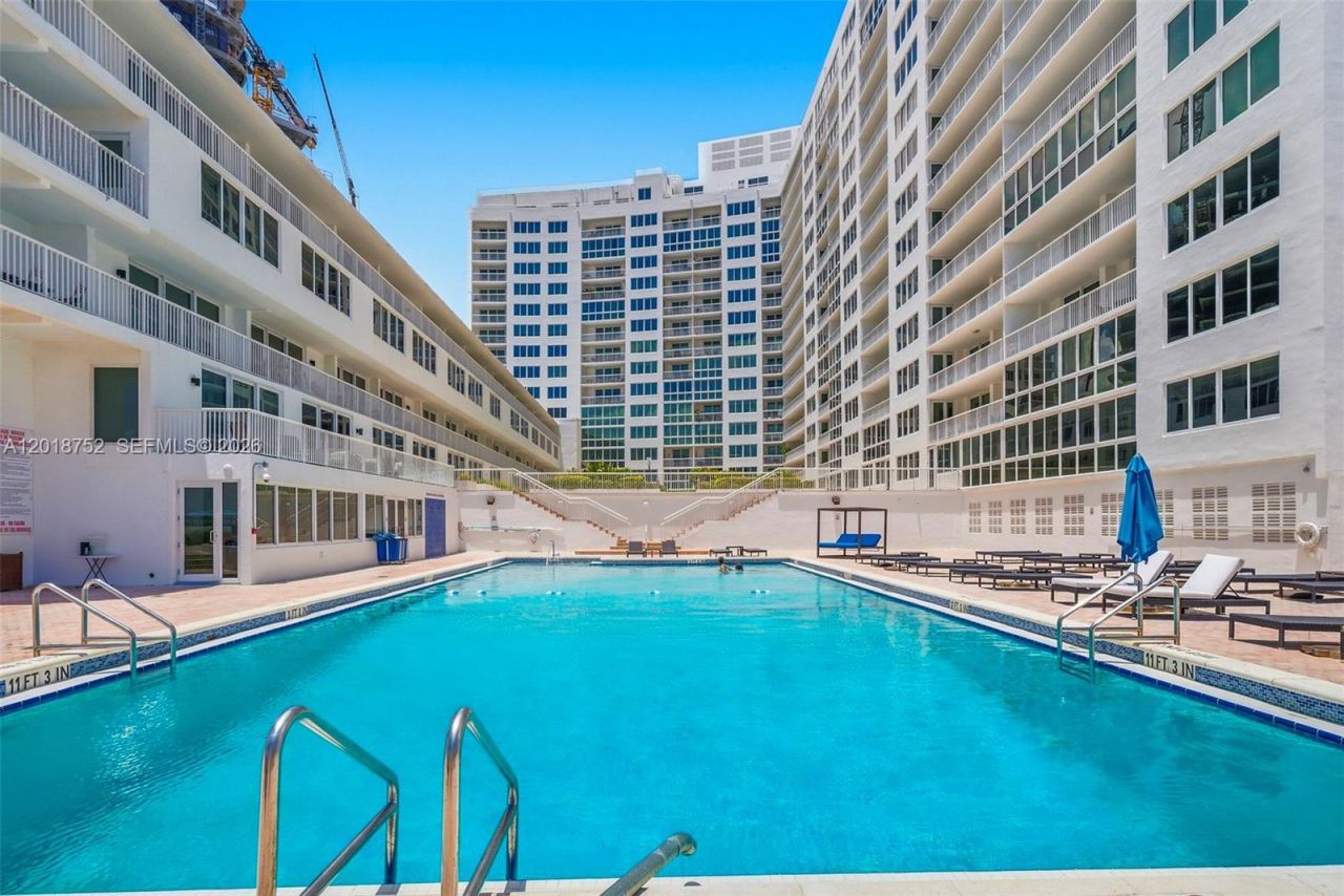 5401 Collins Ave, Unit 102, Miami Beach, FL 33140 Photo