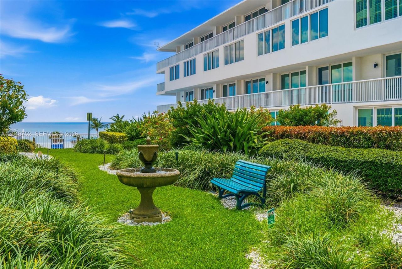 5401 Collins Ave, Unit 102, Miami Beach, FL 33140 Photo