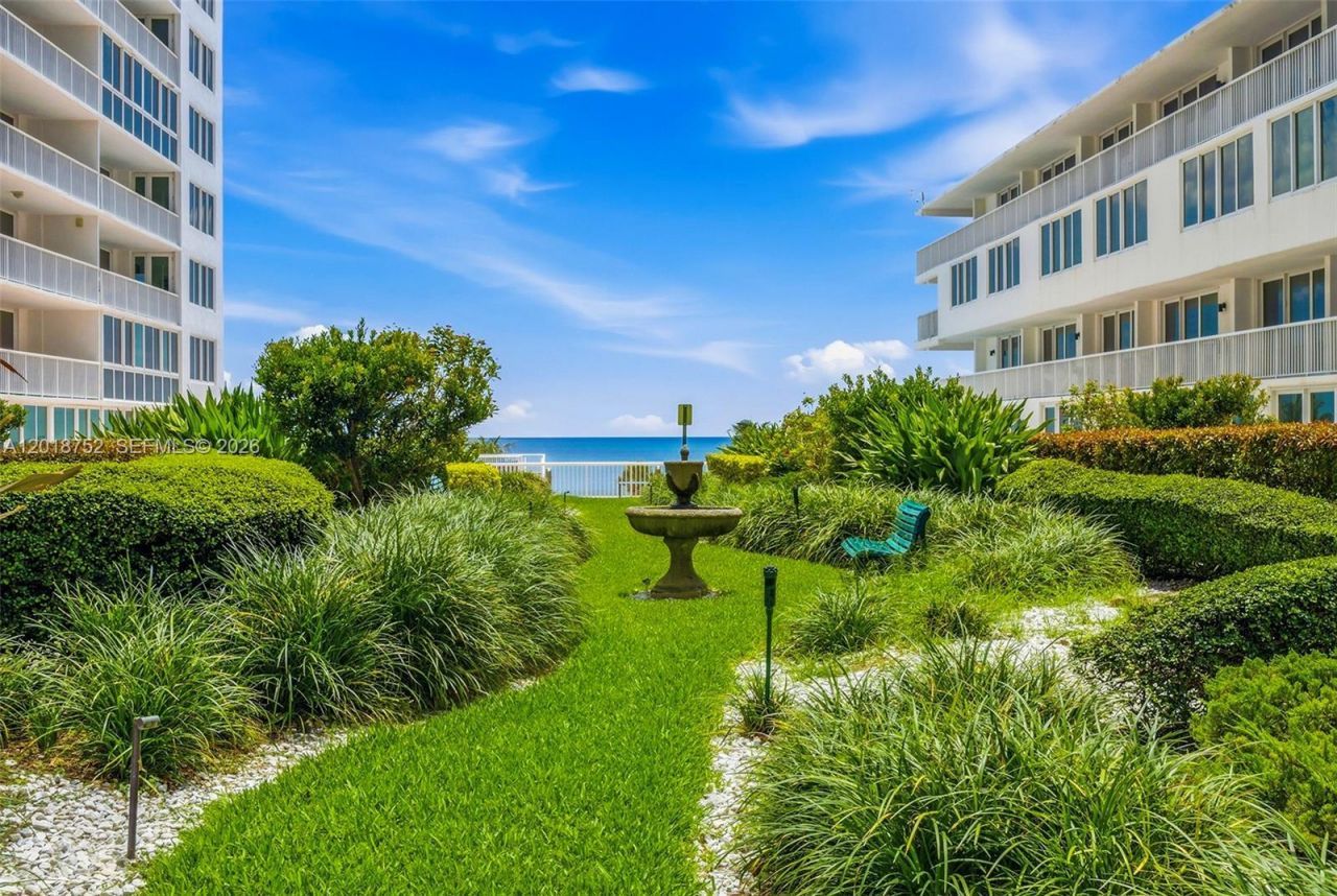 5401 Collins Ave, Unit 102, Miami Beach, FL 33140 Photo