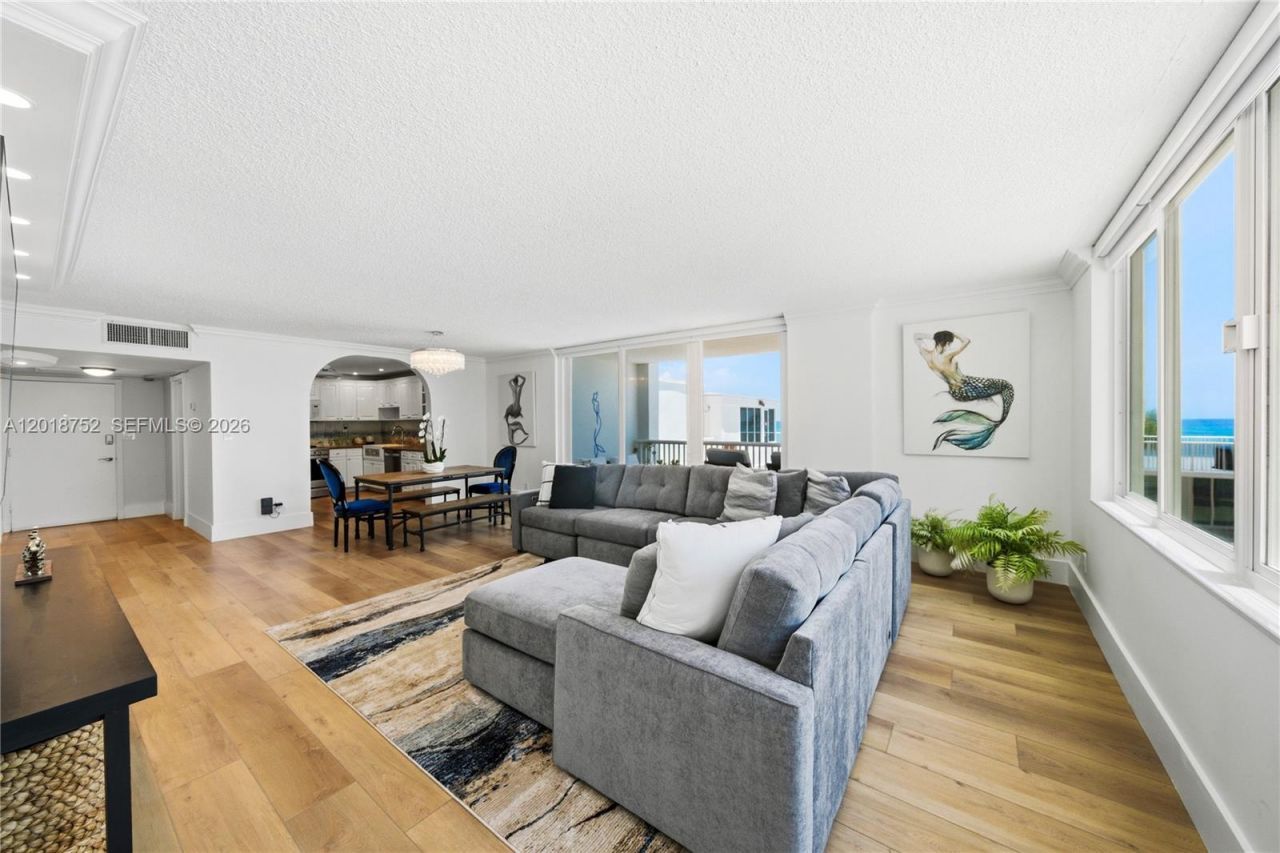 5401 Collins Ave, Unit 102, Miami Beach, FL 33140 Photo
